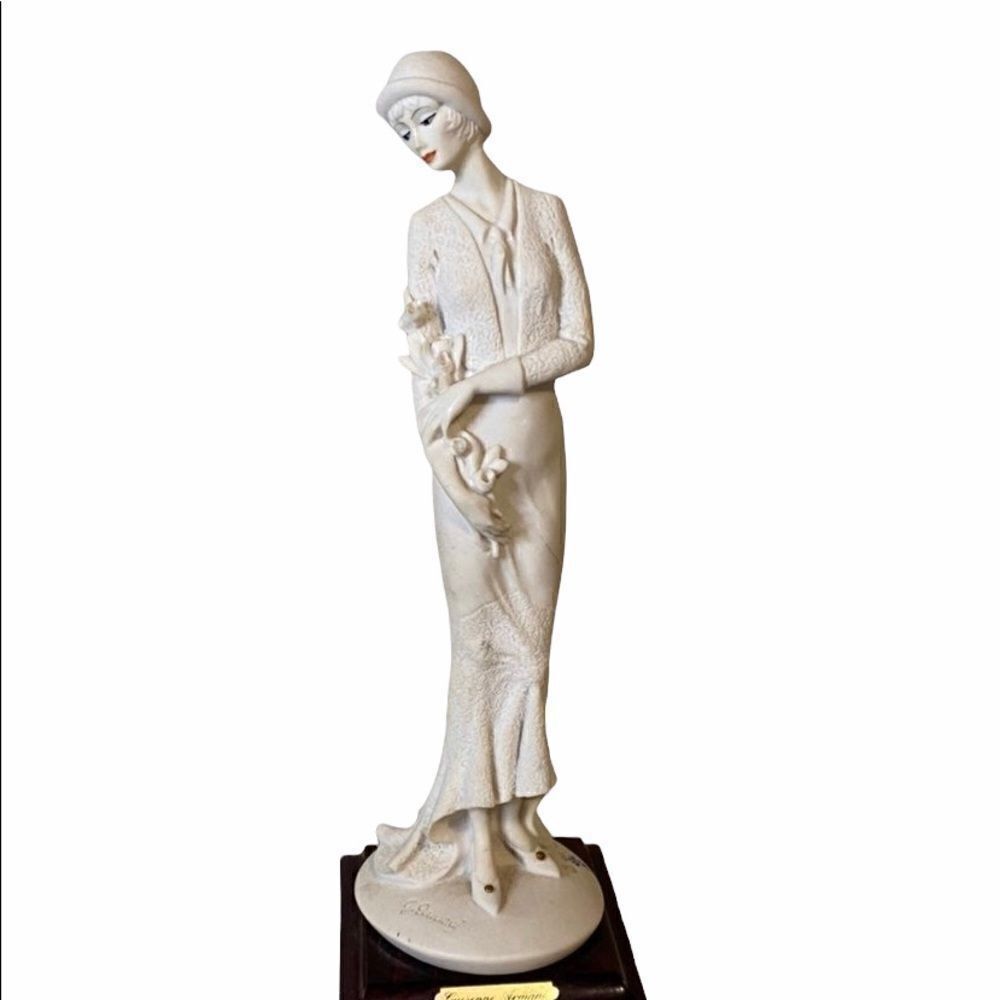 Capodimonte Giuseppe Armani Florence Italy “lady with flowers “ porcelain figure